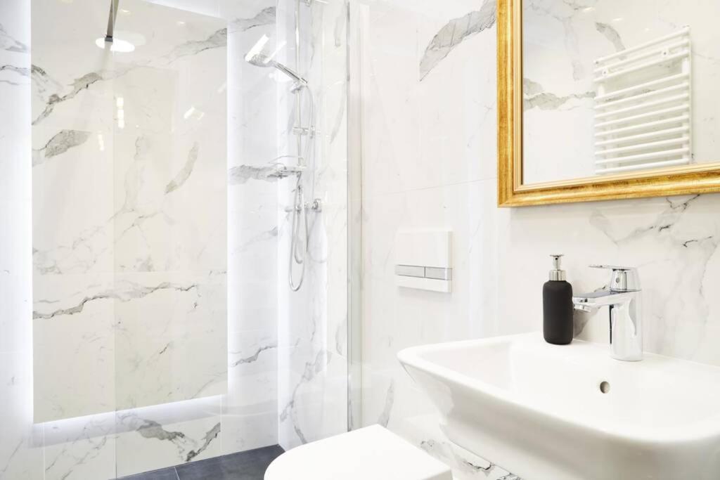 Househost Ii: Studencka Street Appartement